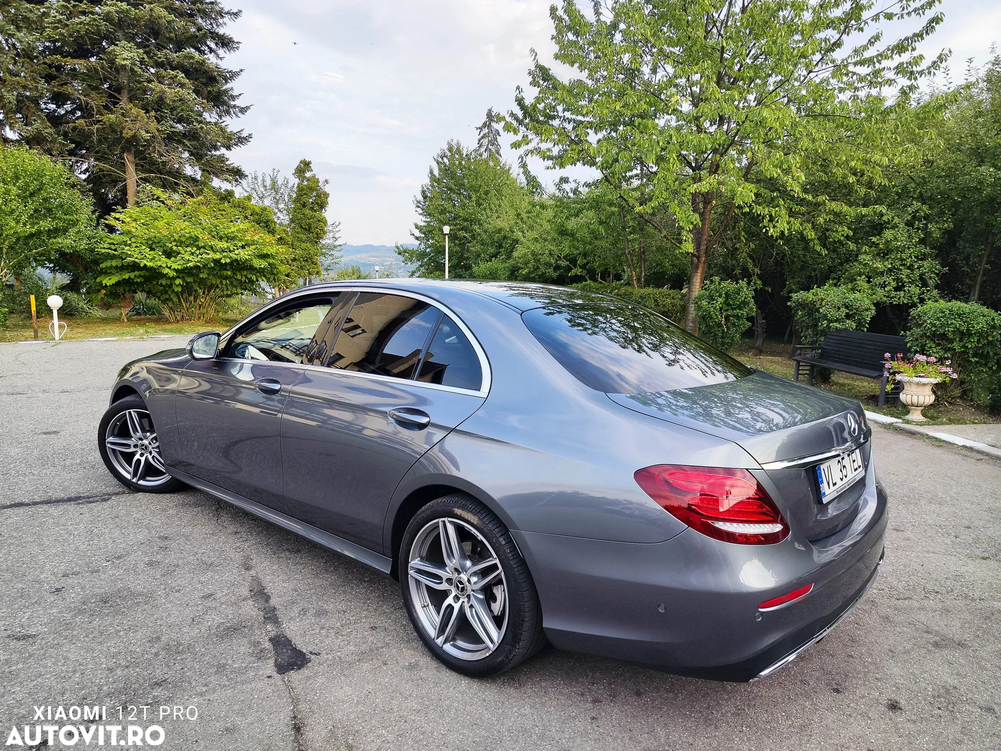Mercedes-Benz E 220 d T 9G-TRONIC AMG Line - 4