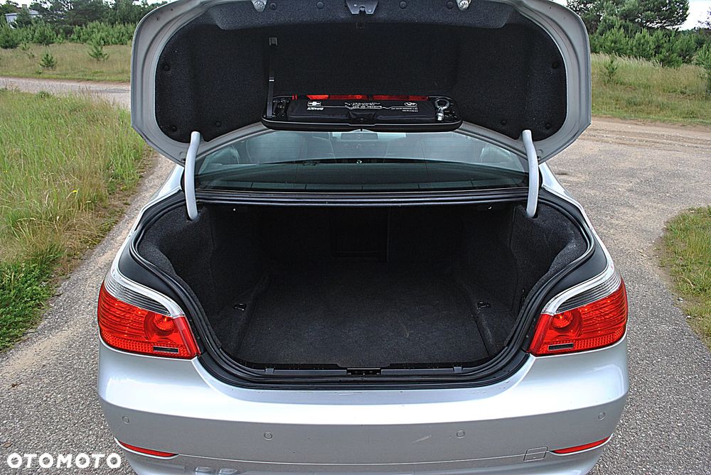 BMW Seria 5 520i - 11