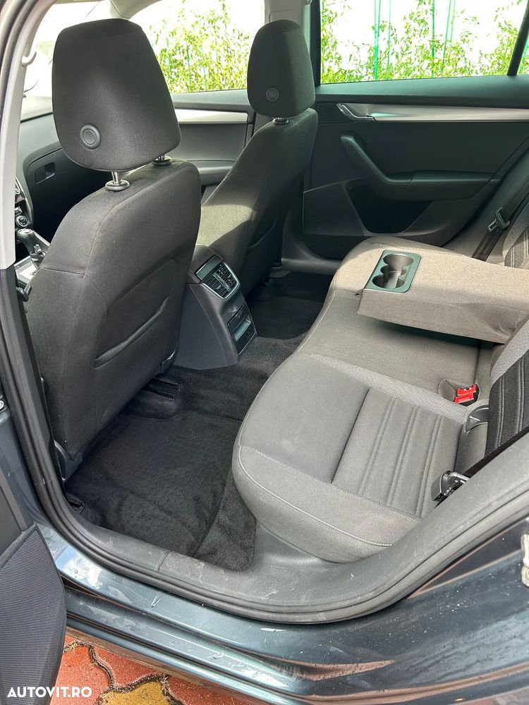 Skoda Octavia 1.6 TDI DSG Style - 11