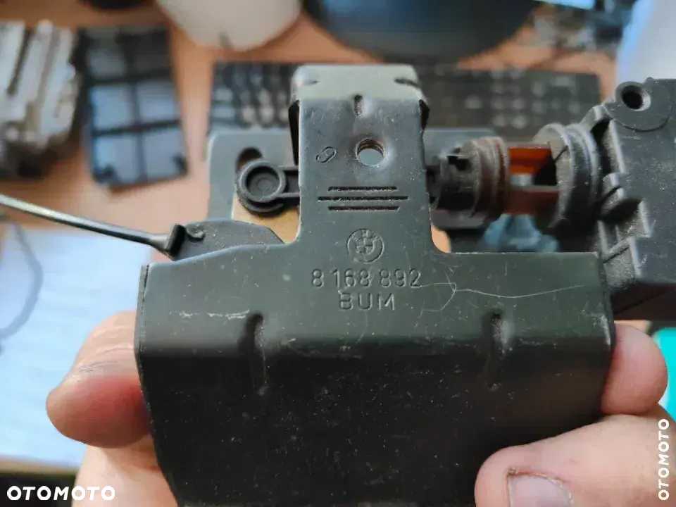 ZAMEK KLAPY BAGAŻNIKA BMW E39 8168892 - 3
