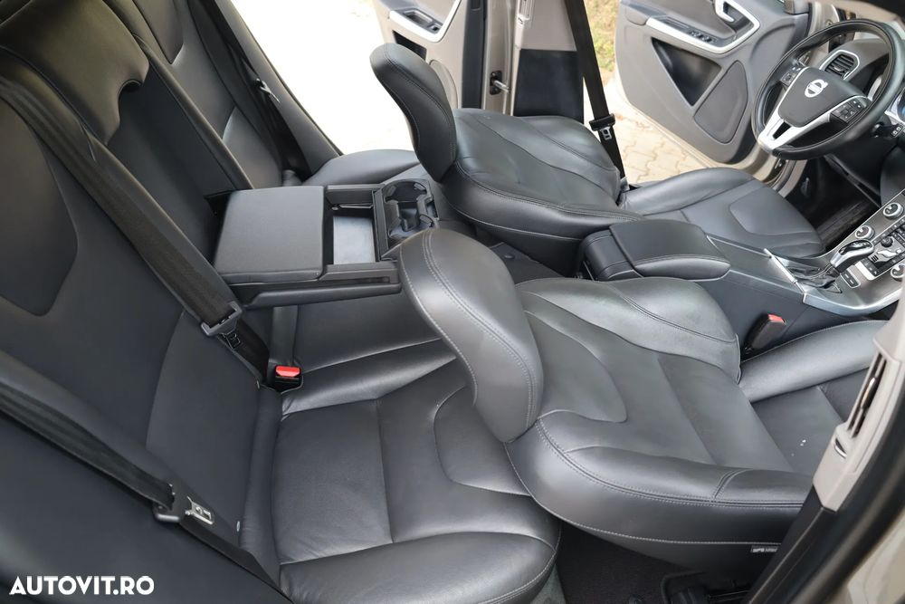 Volvo V60 D6 Plug-In-Hybrid AWD Geartronic Momentum - 14