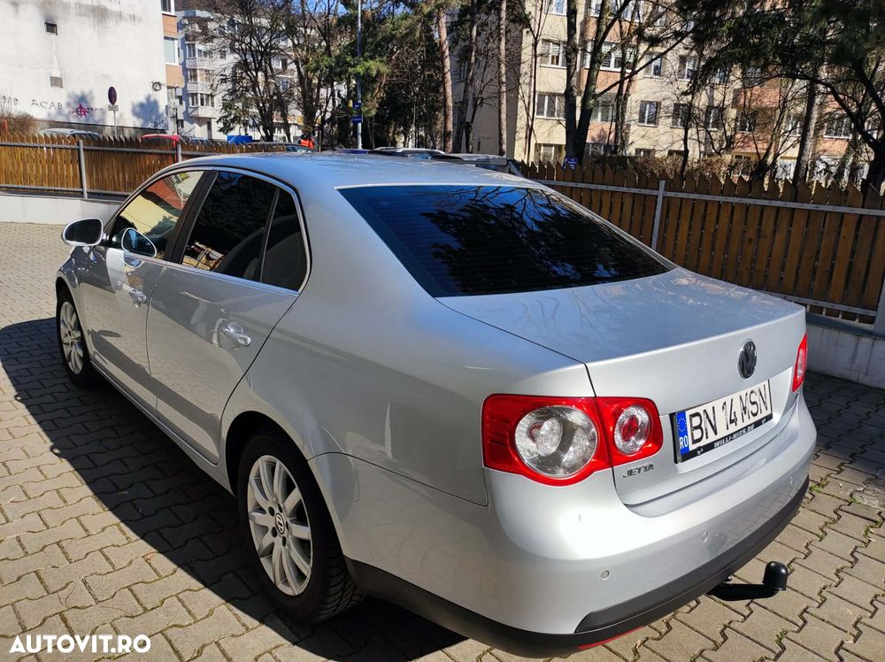 Volkswagen Jetta - 11