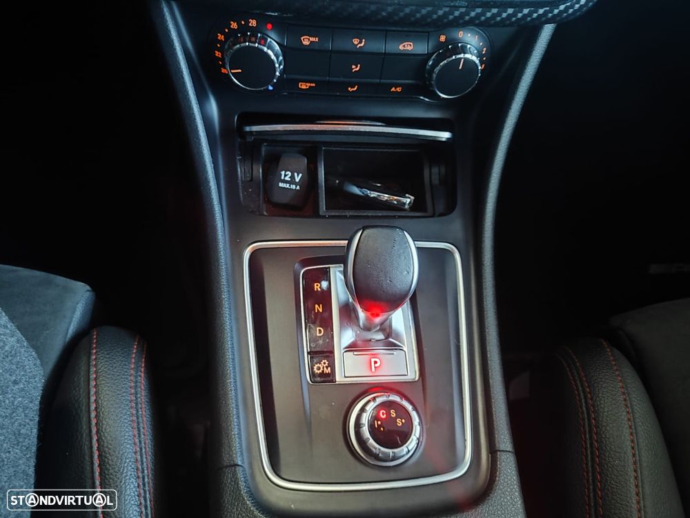 Mercedes-Benz A 45 AMG 4Matic Speedshift 7G-DCT - 35