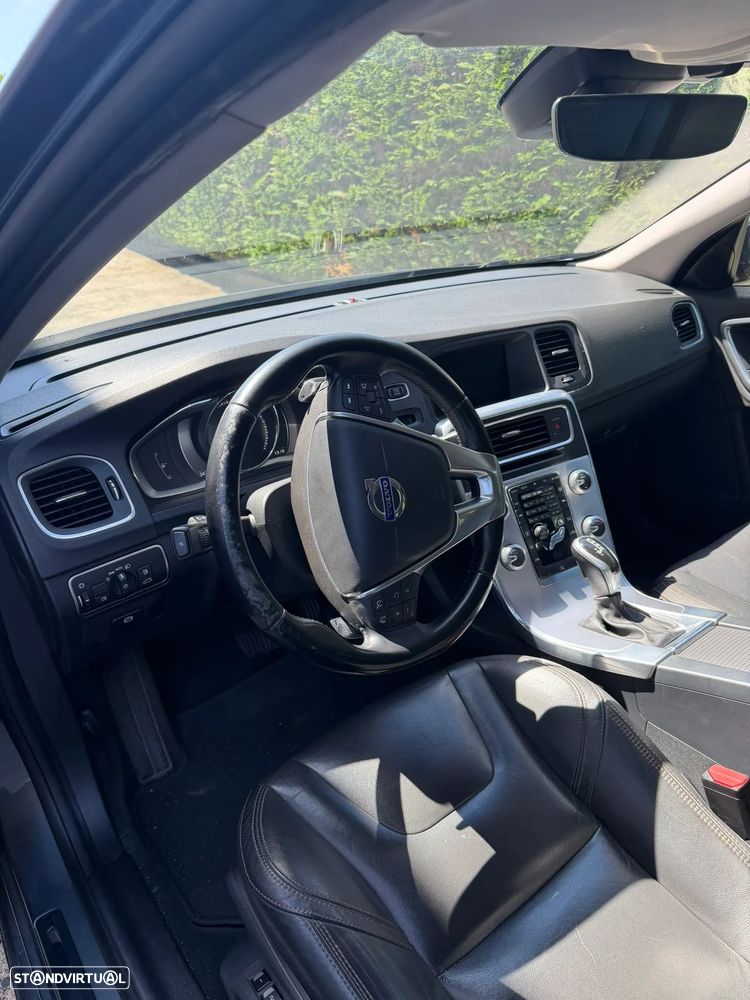 Volvo V60 2.0 D3 Momentum Geartronic - 8
