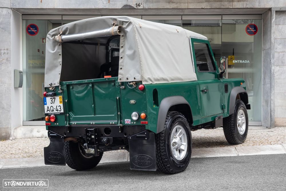 Land Rover Defender - 24