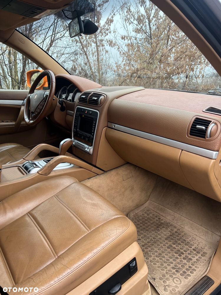 Porsche Cayenne - 27