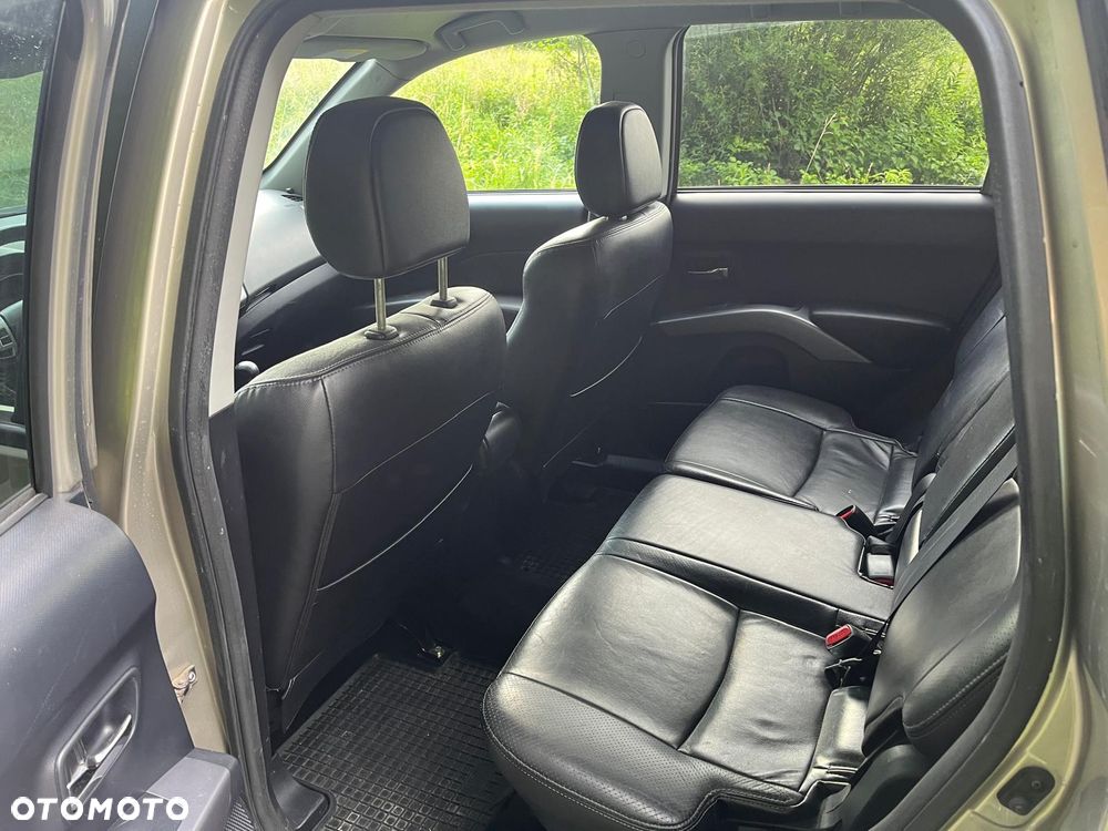 Mitsubishi Outlander 2.0 DID Instyle NAVI - 9