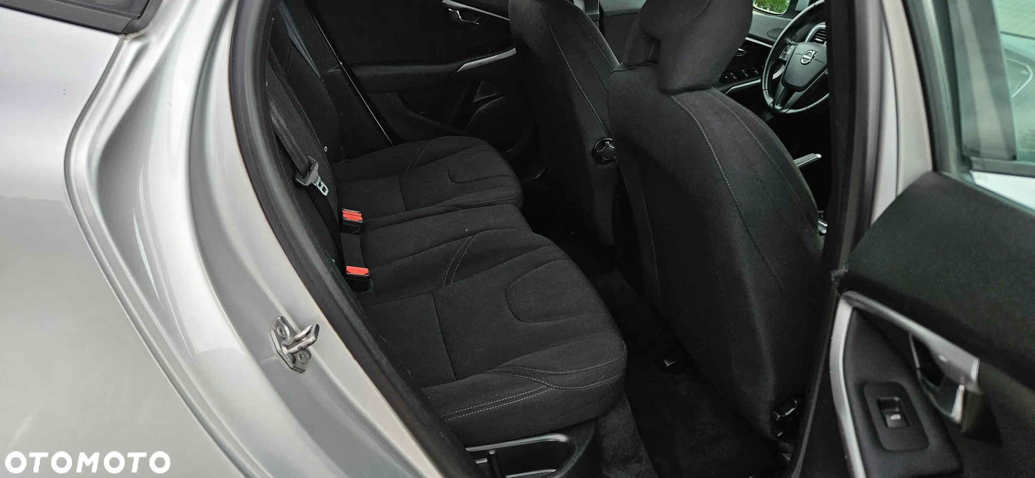 Volvo V40 D2 Drive-E Momentum - 9