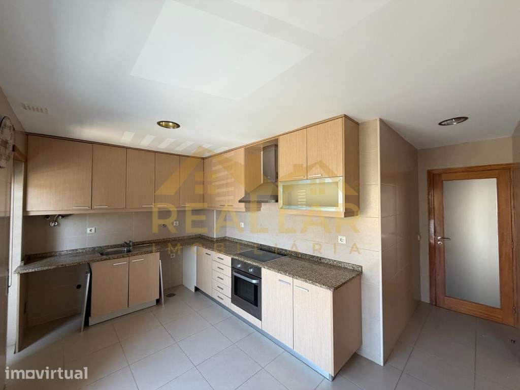 Excelente Apartamento T2 para Arrendamento na Póvoa de Varzim - Grande imagem: 2/26