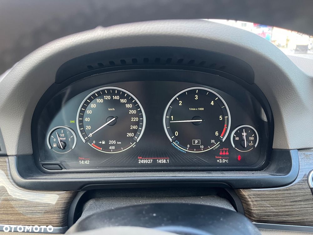 BMW Seria 5 525d xDrive - 4