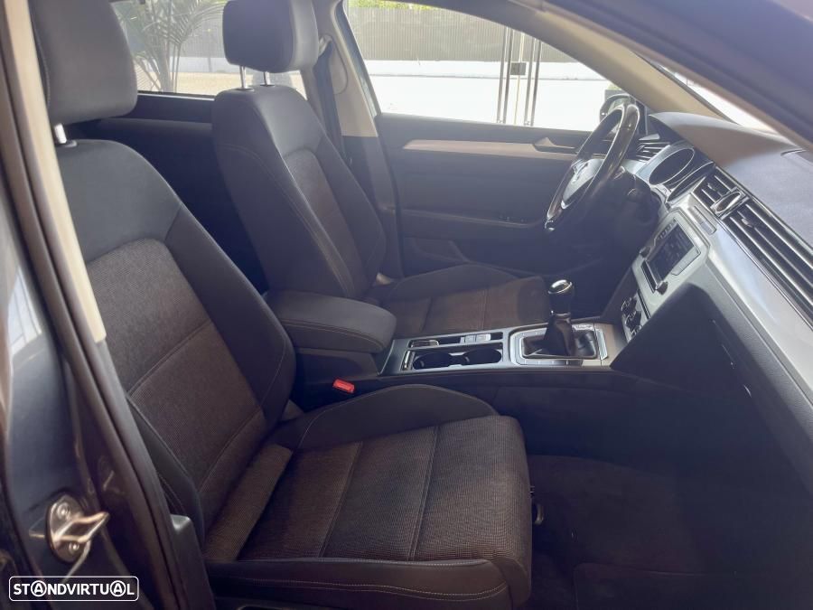 VW Passat 1.6 TDI BlueMotion - 25