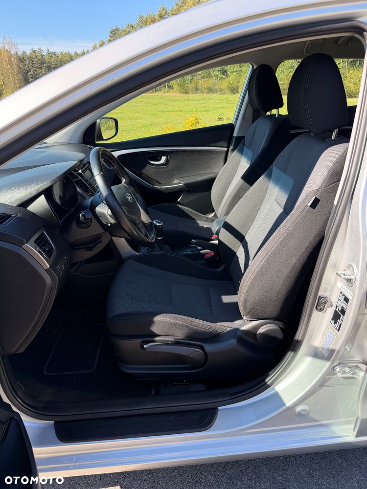 Hyundai i30 blue Kombi 1.6 CRDi YES Gold - 23