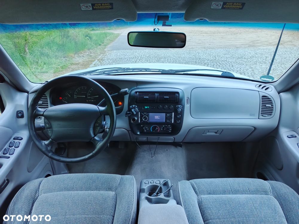 Ford Explorer - 8