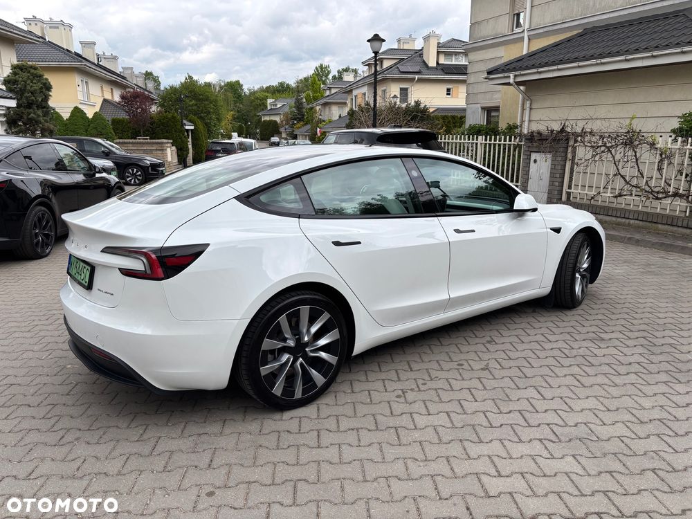 Tesla Model 3 - 3