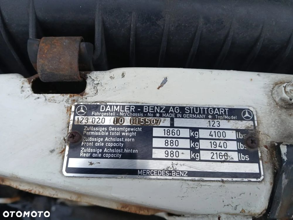 Mercedes-Benz W123 - 27