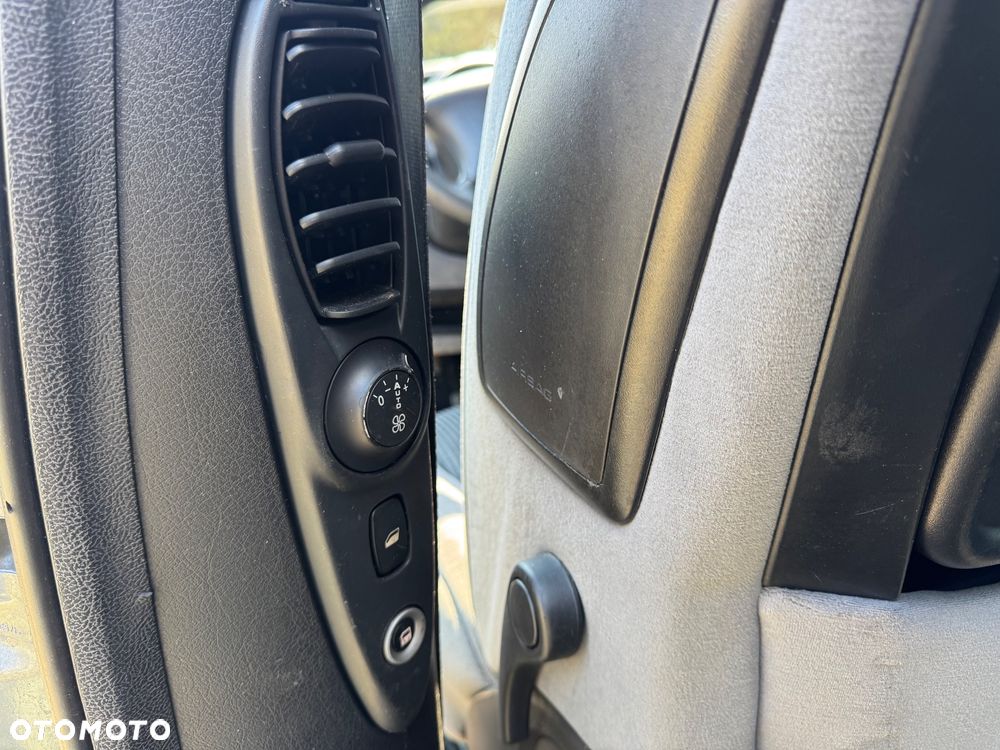 Citroën C8 2.0 16V Confort - 25