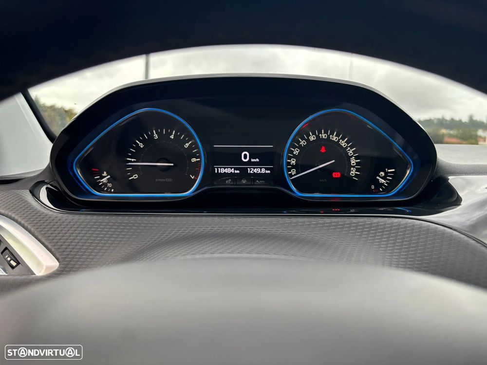 Peugeot 2008 1.2 PureTech Allure - 56