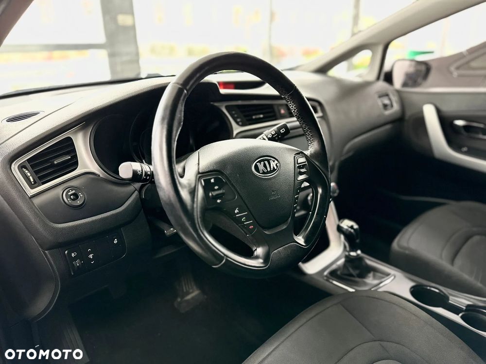 Kia Ceed 1.6 GDI SW Dream-Team Edition - 13