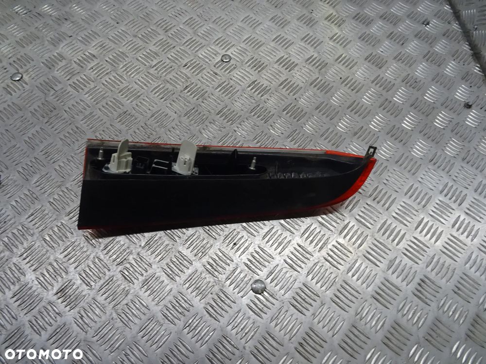 VOLVO XC70 01-07 2.5T 210KM  LAMPA TYŁ TYLNA PRAWA LEWA - 12