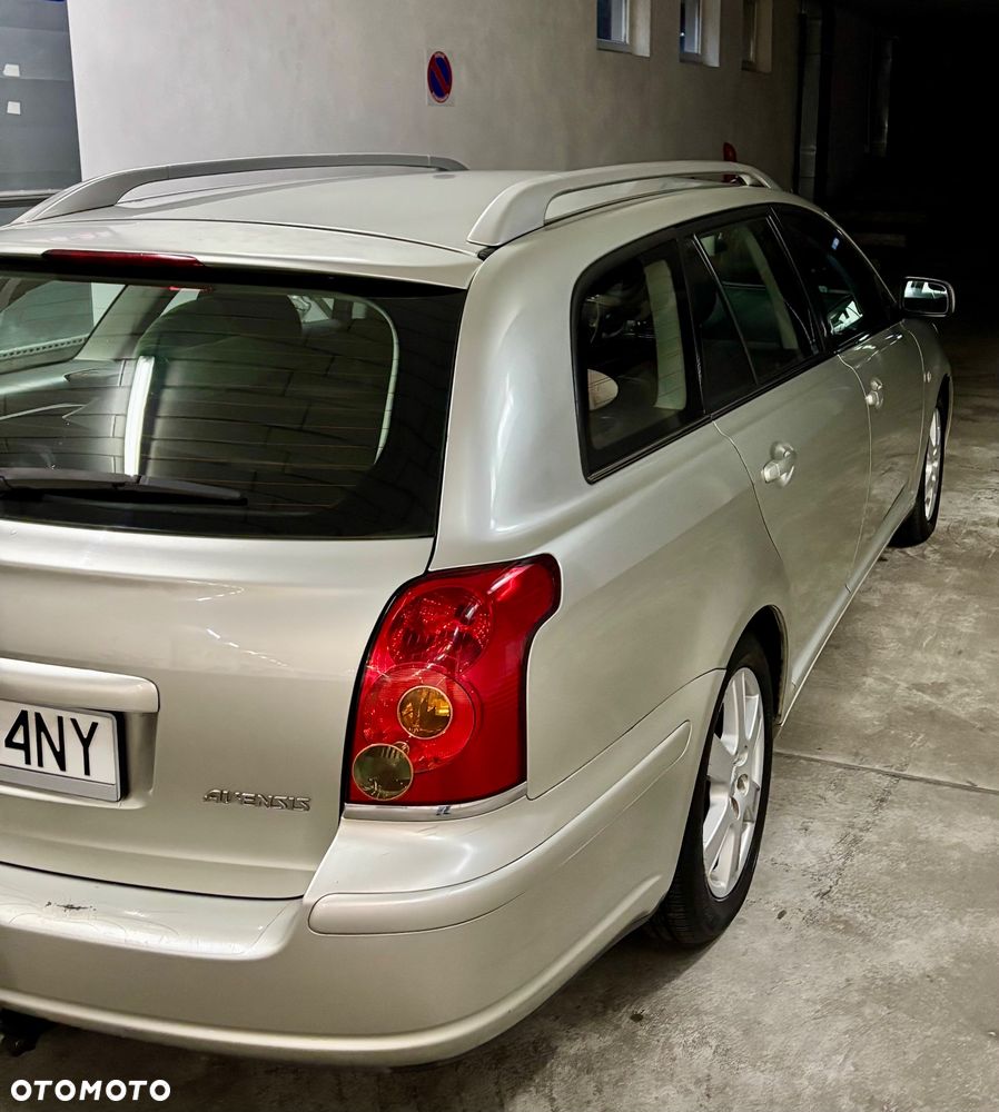 Toyota Avensis 1.8 VVT-i Combi - 4