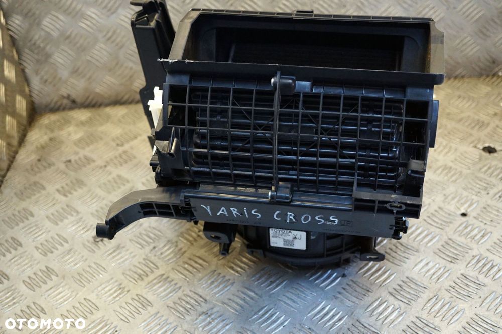WENTYLATOR DMUCHAWA WNĘTRZA YARIS CROSS 87010-K0330 TOYOTA 2020- - 1