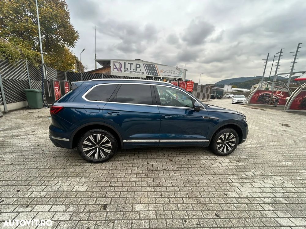 Volkswagen Touareg 3.0 V6 e-Hybrid 4Motion Aut. Elegance - 4