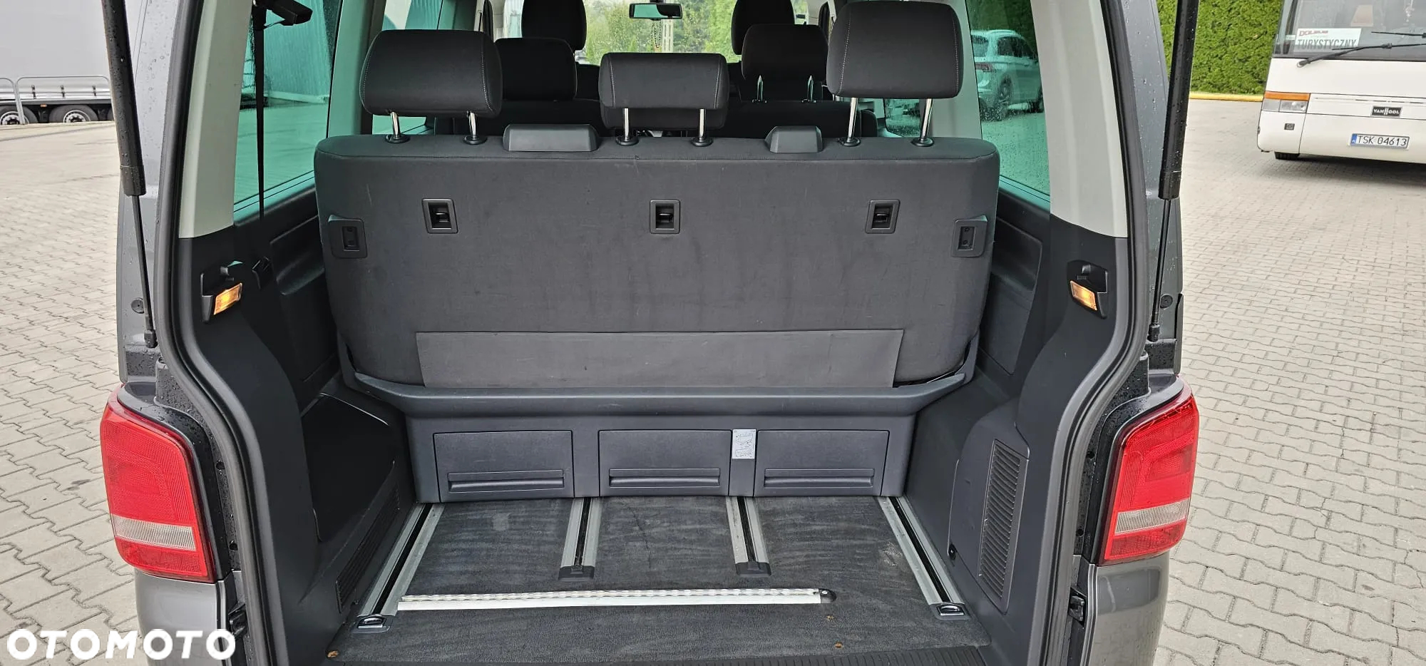 Volkswagen Multivan - 13