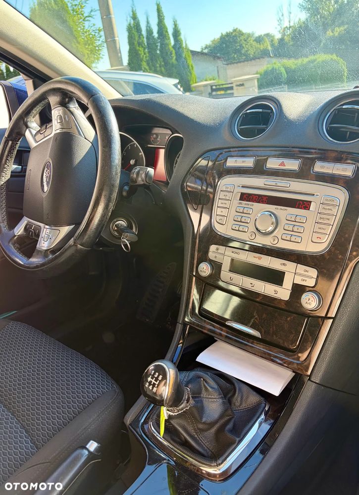 Ford Mondeo 2.0 Ghia - 13