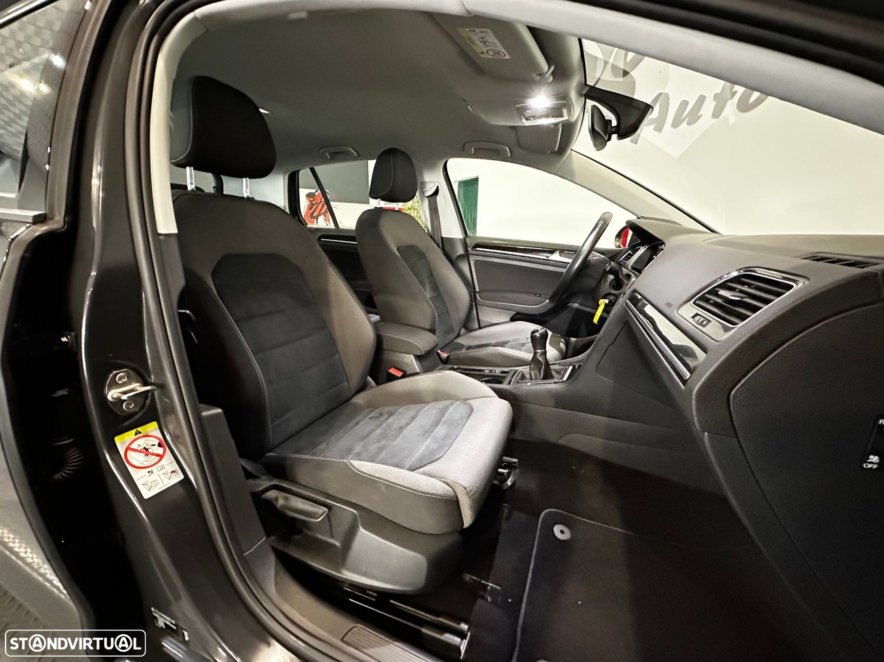 VW Golf 1.0 TSI Trendline Pack - 29