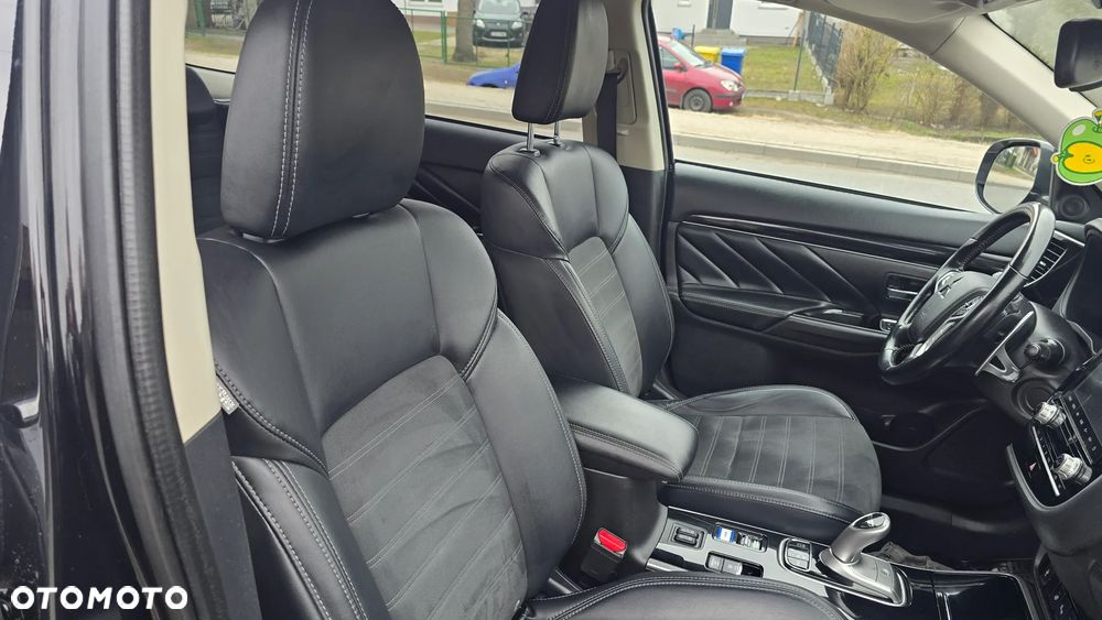 Mitsubishi Outlander - 10