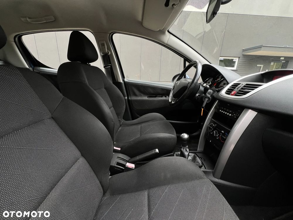 Peugeot 207 - 32