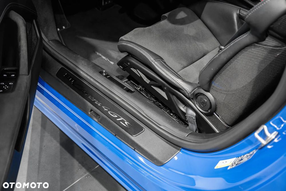 Porsche 911 Carrera 4 GTS - 27