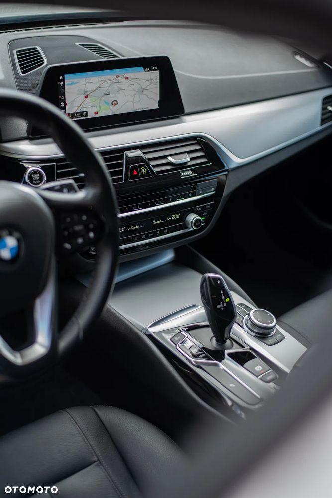 BMW Seria 5 520d xDrive - 16