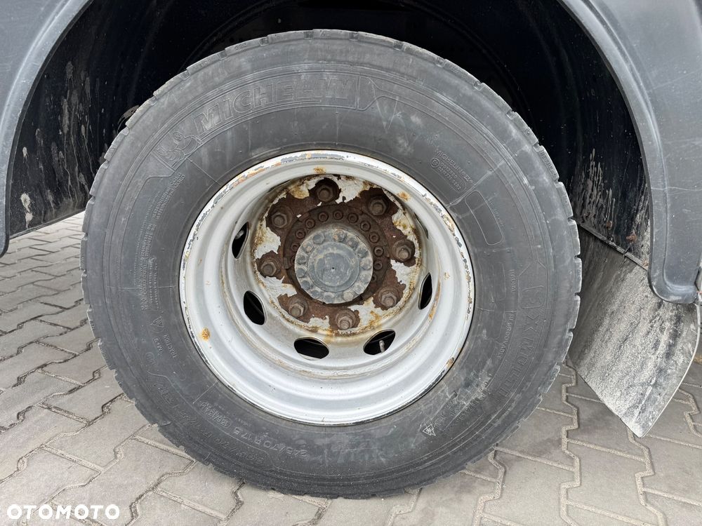 Komplet 4 kół, felga, opony Uniroyal 245/70 R17,5 - 3