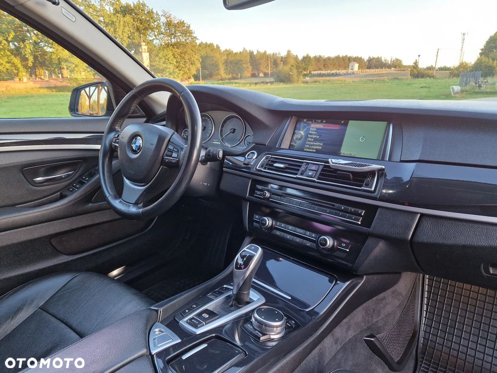 BMW Seria 5 525d xDrive Luxury Line - 14