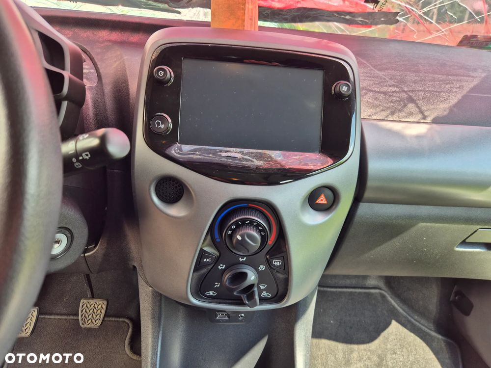 Toyota Aygo x-play - 22