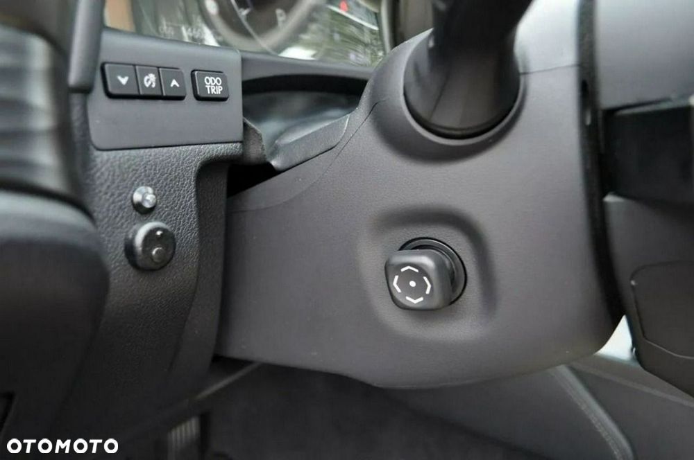 Lexus ES 300h Business Edition + - 31