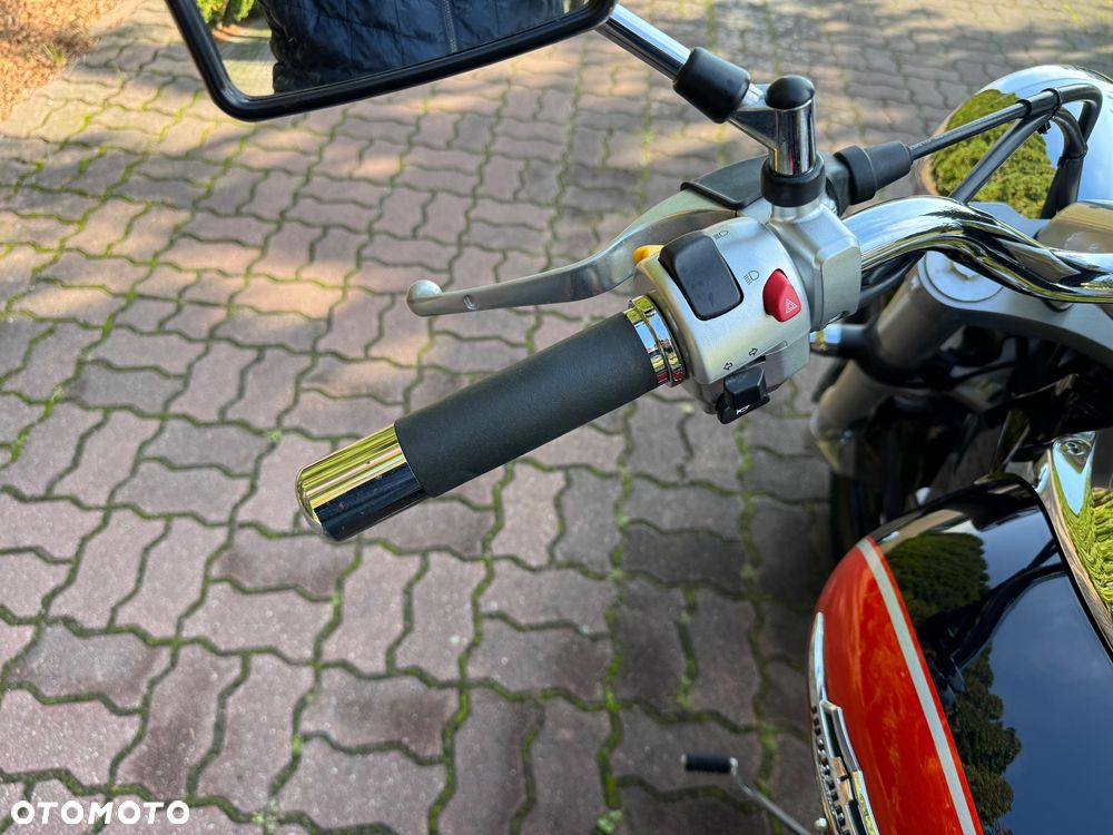 Suzuki Intruder - 18