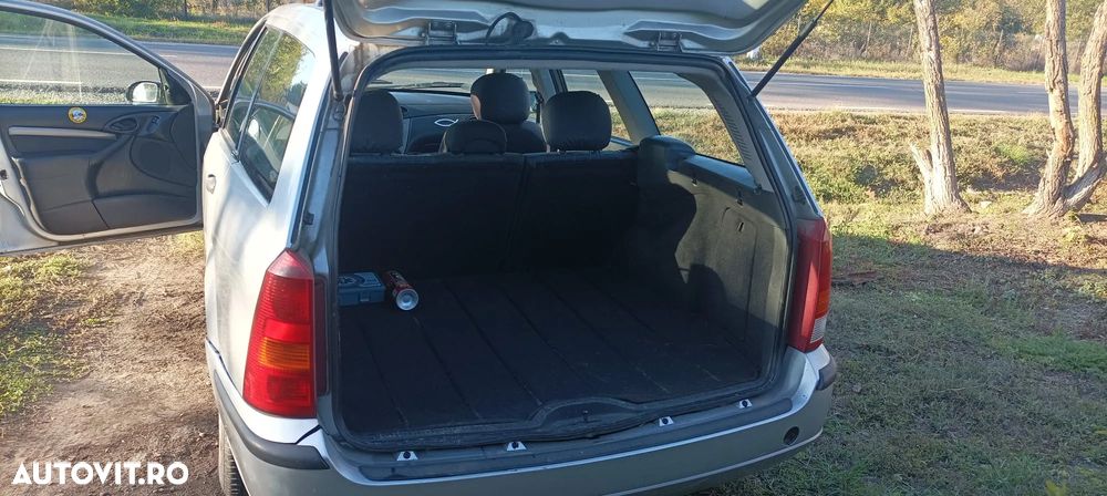 Ford Focus 1.6 16V Ambiente - 12