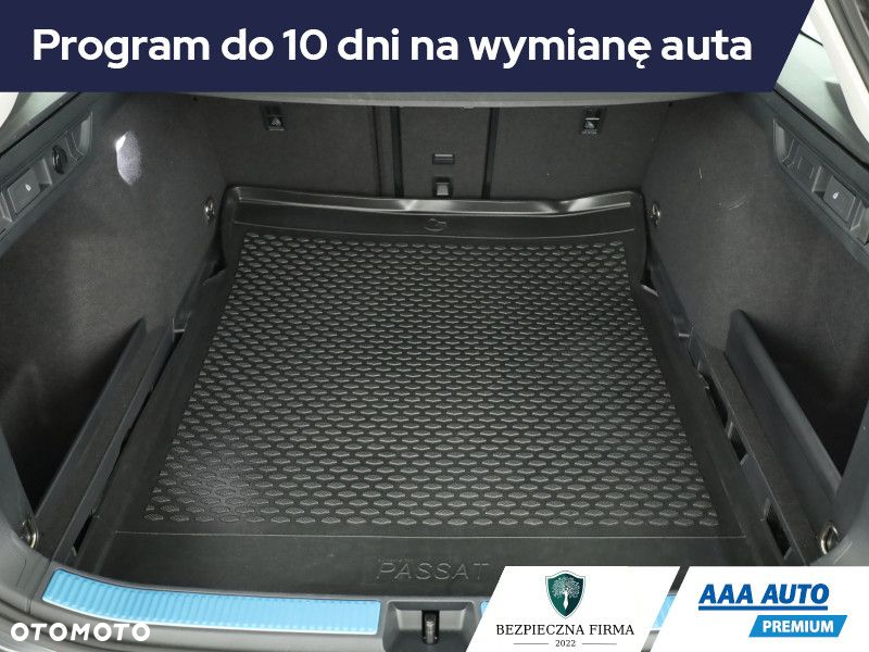 Volkswagen Passat - 9