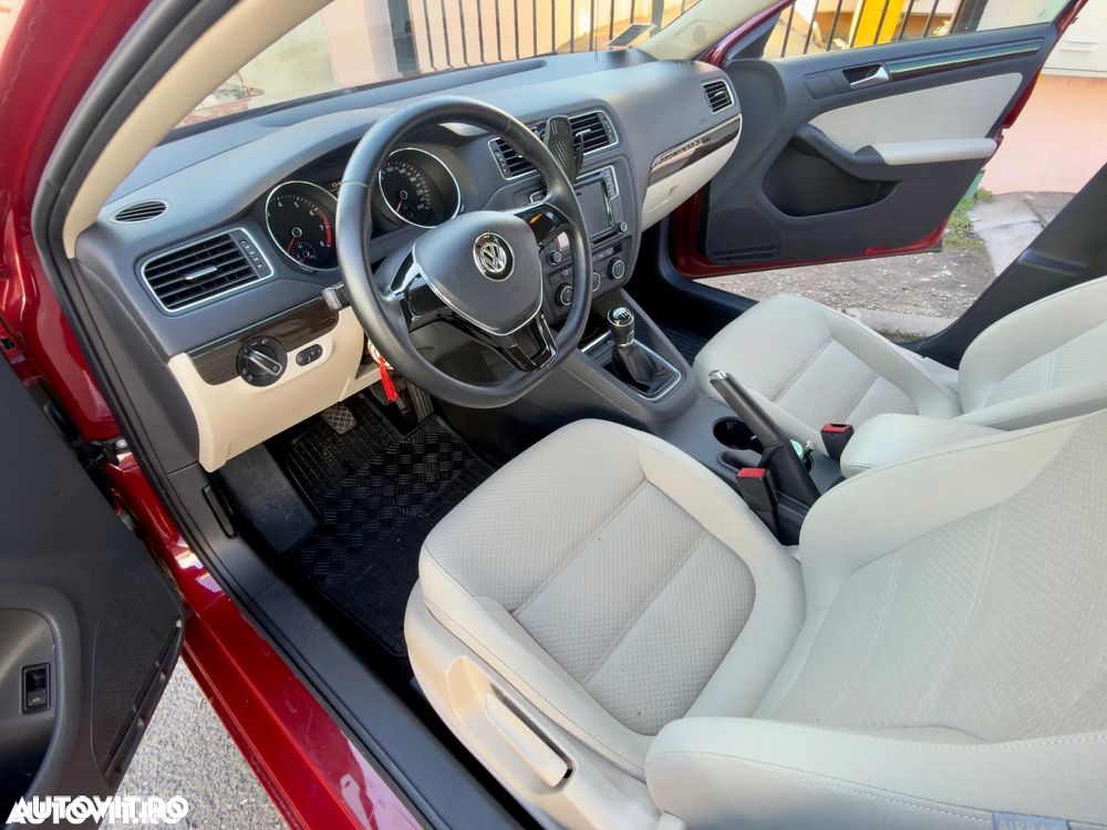 Volkswagen Jetta - 3