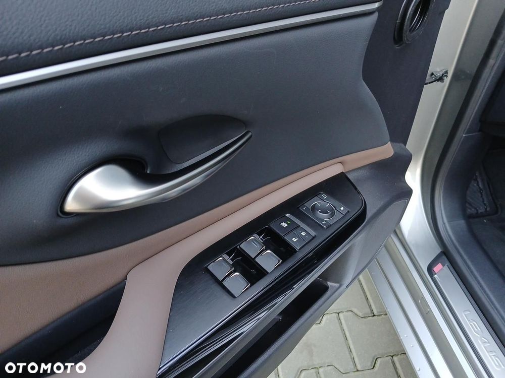 Lexus ES 300h Business Edition - 22