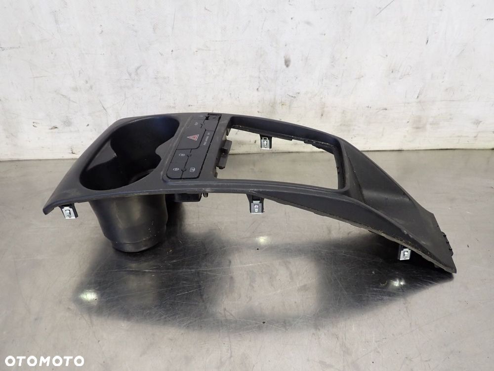 RAMKA WYBIERAKA BIEGÓW SEAT IBIZA IV  6J0858331 - 2