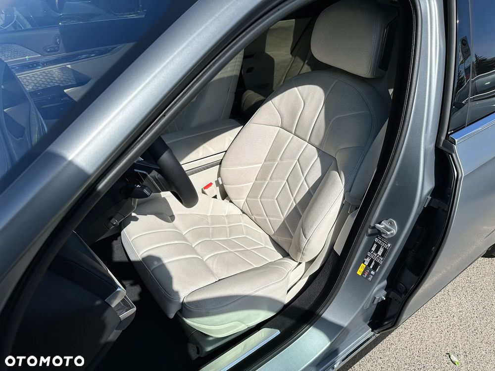 BMW i7 105.7kWh xDrive60 Individual Edition - 9