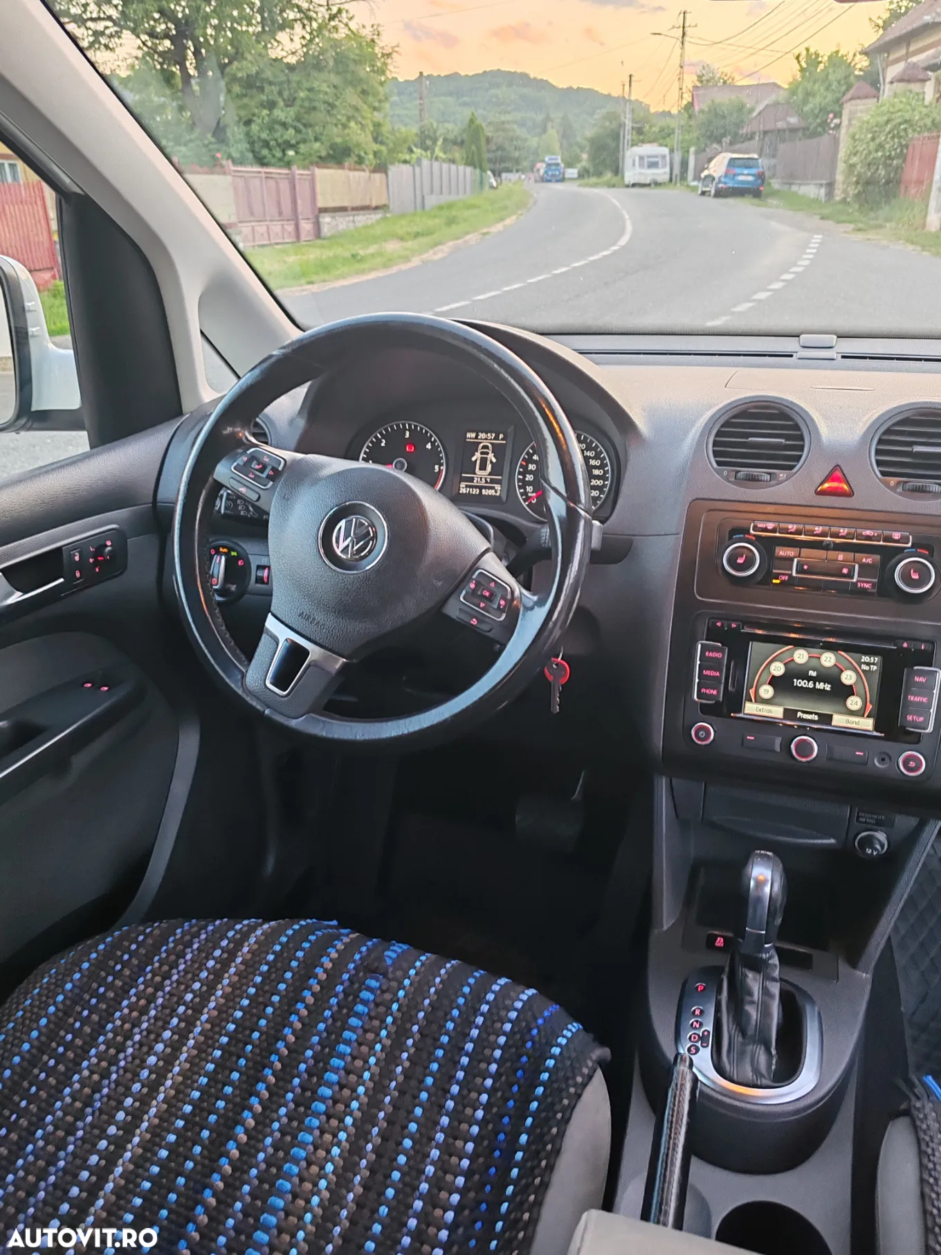 Volkswagen Caddy 2.0 TDI Comfortline DSG - 11