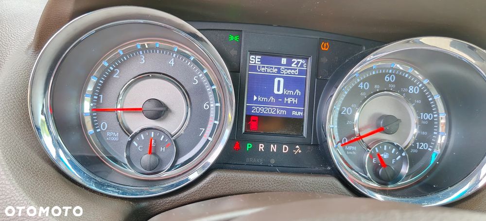 Chrysler Town & Country - 17