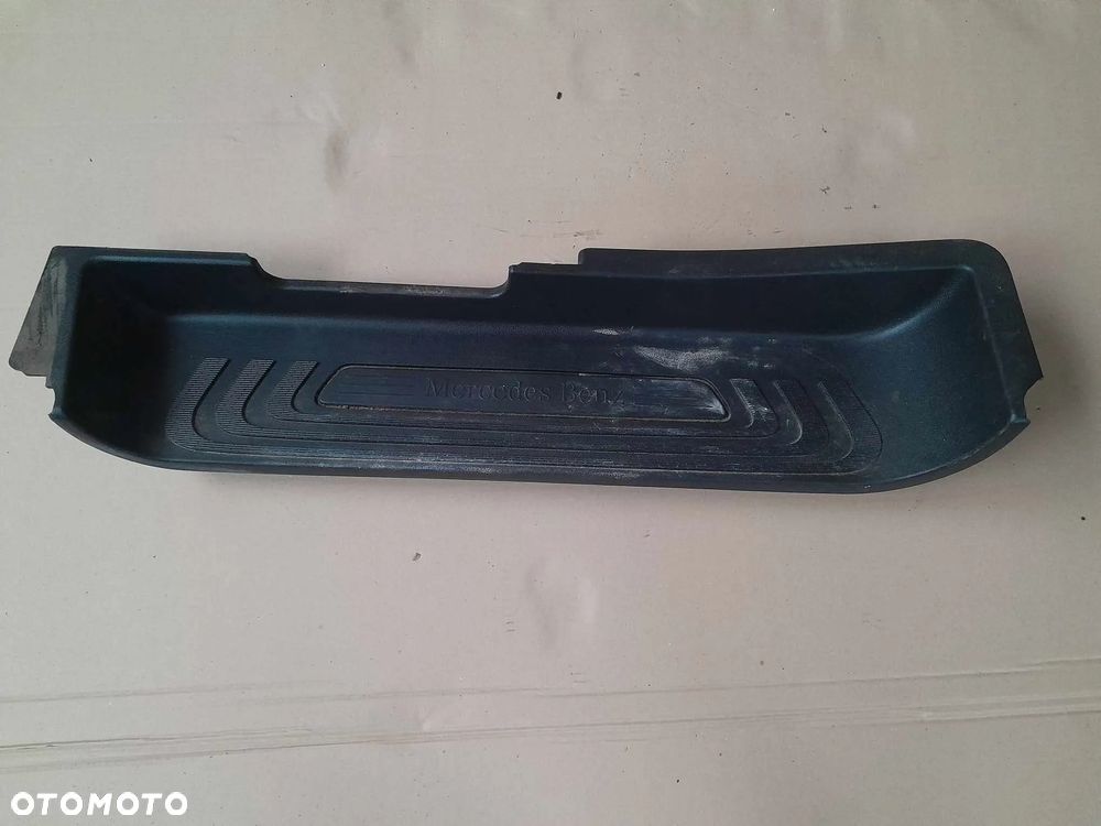 MASKOWNICA PROGU STOPIEŃ PRAWY PRZEDNI PRZÓD MERCEDES W447 VITO - 1