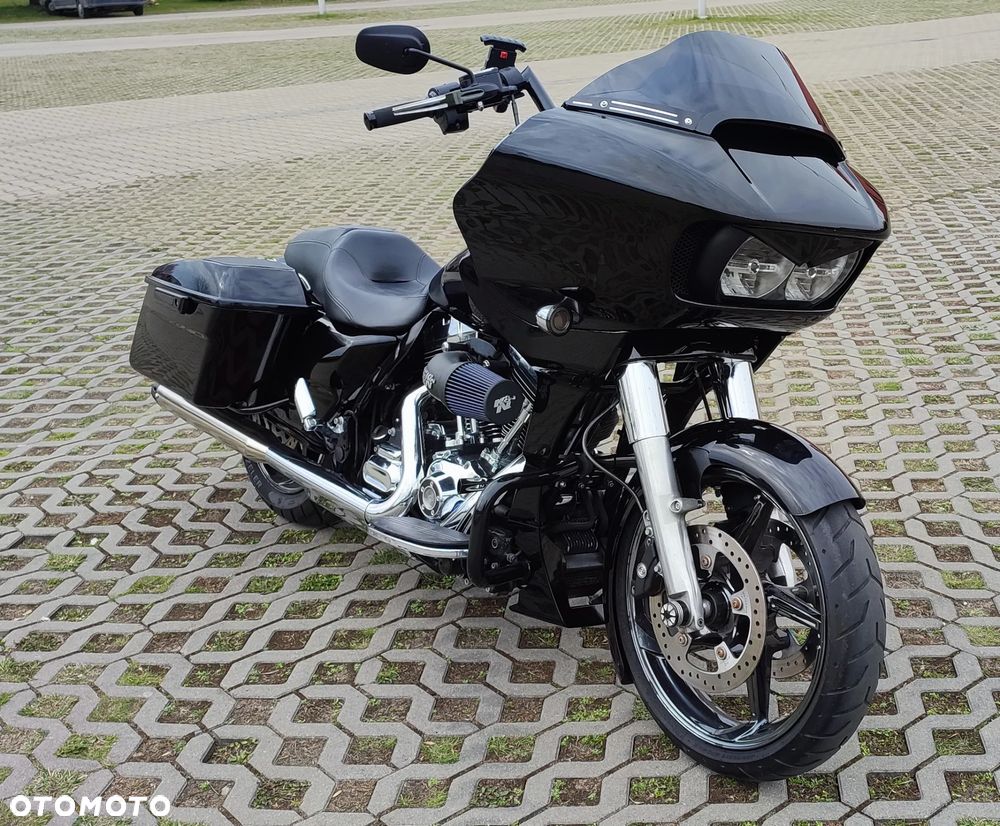 Harley-Davidson Touring Road Glide - 2