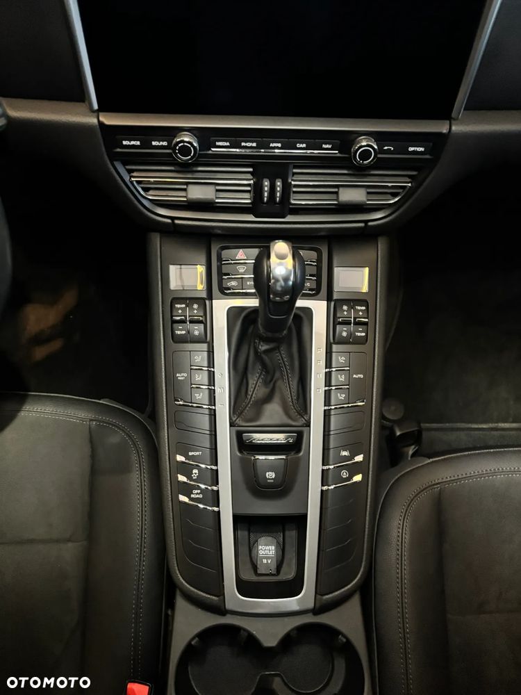 Porsche Macan - 25