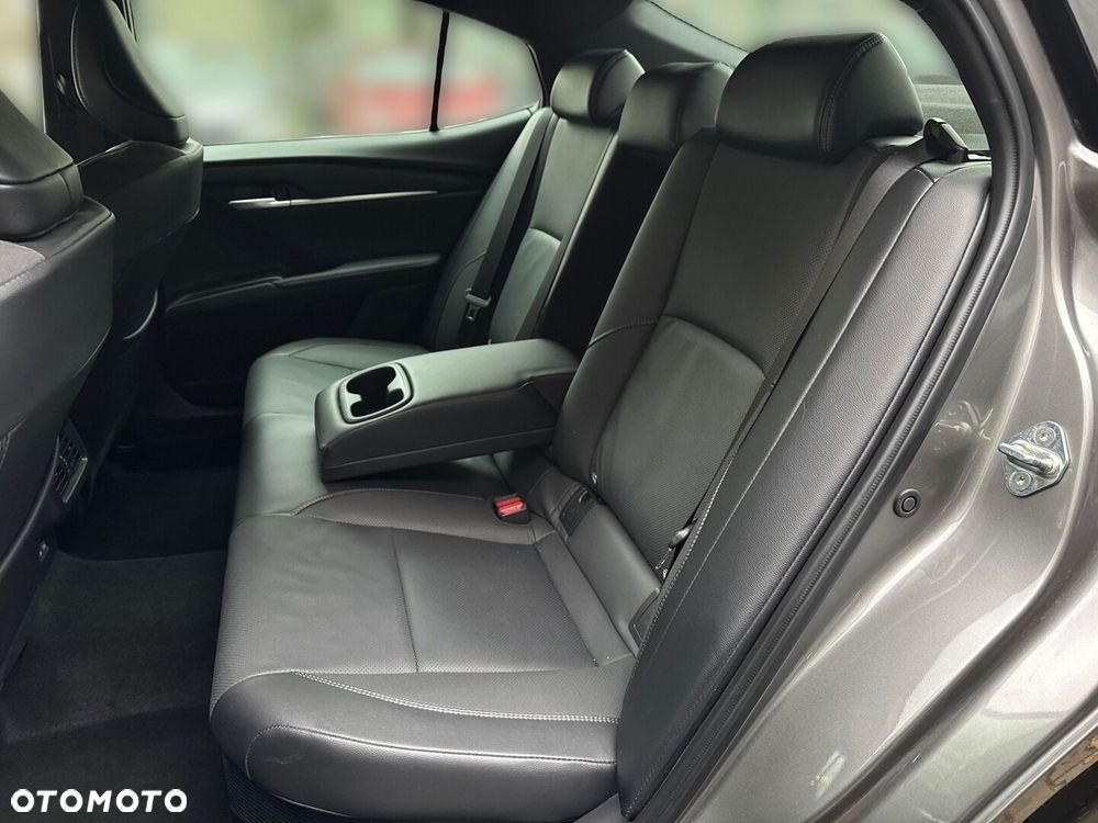 Toyota Camry - 11